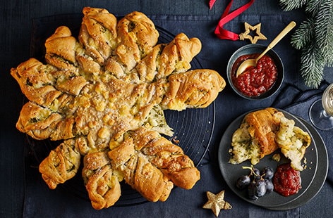 Image of "Pull-apart brie and garlic bread"