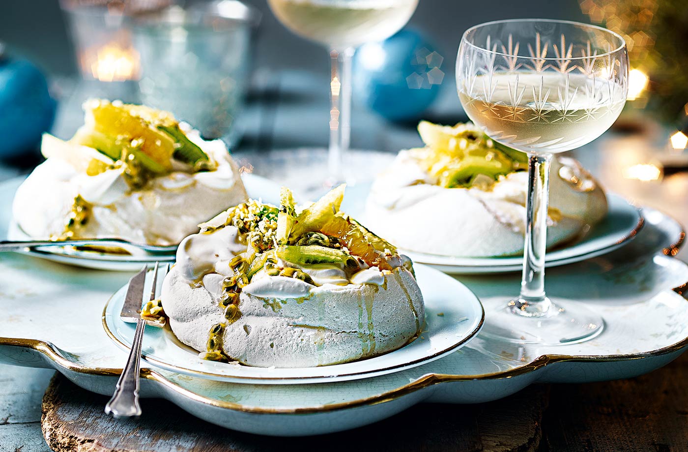 Vegan meringues topped with exotic fruits