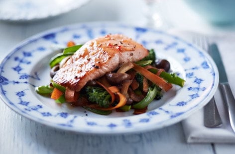 Sweet chilli salmon with stir fry vegetables