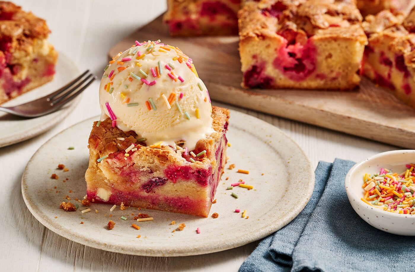 Jelly blondies with ice cream