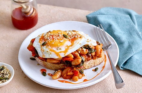 Image of "Hearty baked cannellini beans with sriracha hot honey"