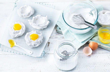 Image of "Meringue eggs"