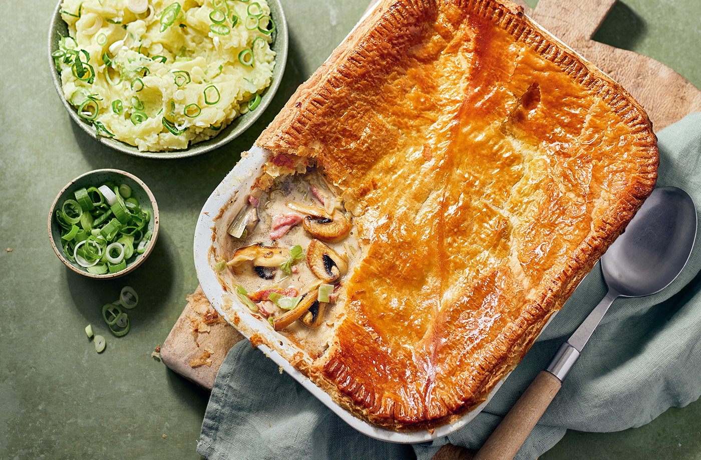 Mushroom and bacon pie with creamy mash