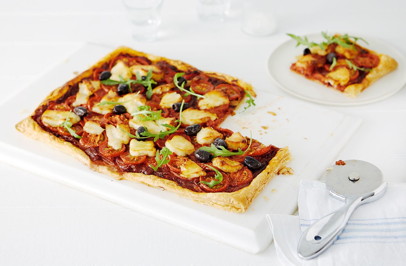 Tomato, red onion and halloumi pizza-style tart
