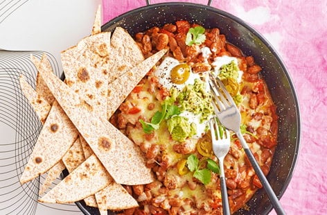 Image of "Wholemeal nachos with spicy pinto beans and guacamole"