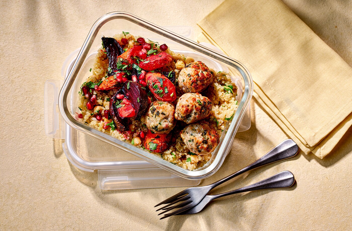 1400x919_Meatball-Beetroot-Salad
