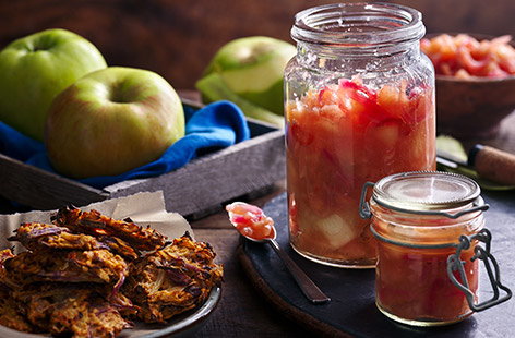 Image of "Baked apple pakoras with spiced apple chutney"