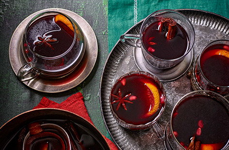 Image of "Pomegranate and vanilla mulled wine"