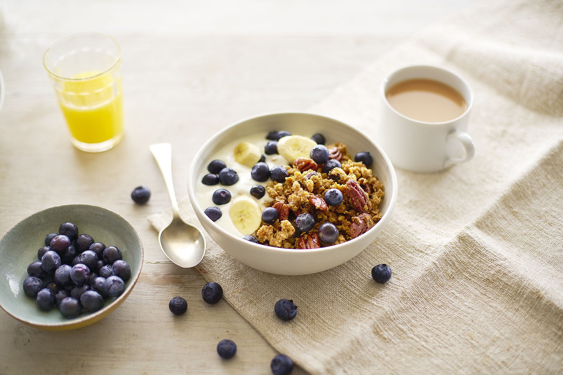 Oat and nut granola
