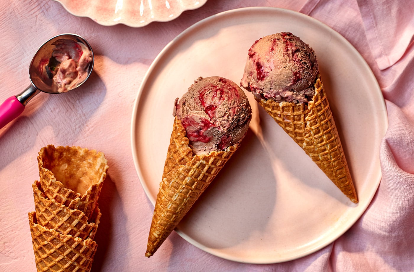 1400x919_Chocolate-&-raspberry-ripple-ice-cream