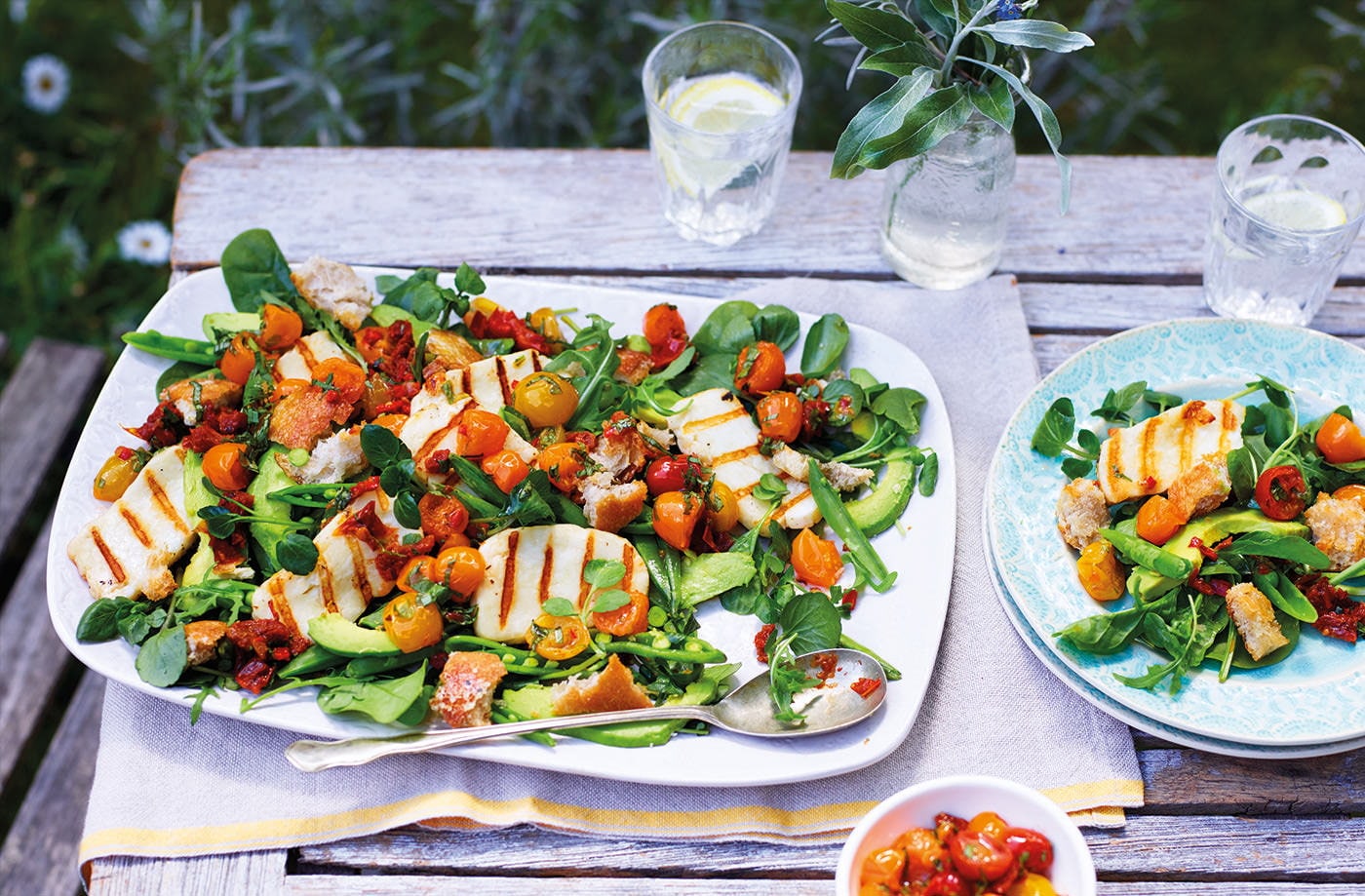 Grilled halloumi salad