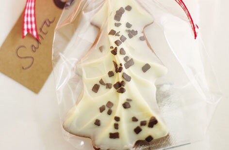 Image of "Chocolate Christmas tree biscuits"