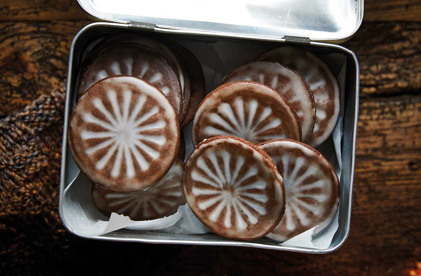 Glazed speculaas biscuits
