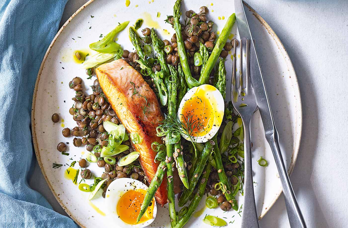 Roasted salmon with lentils and asparagus