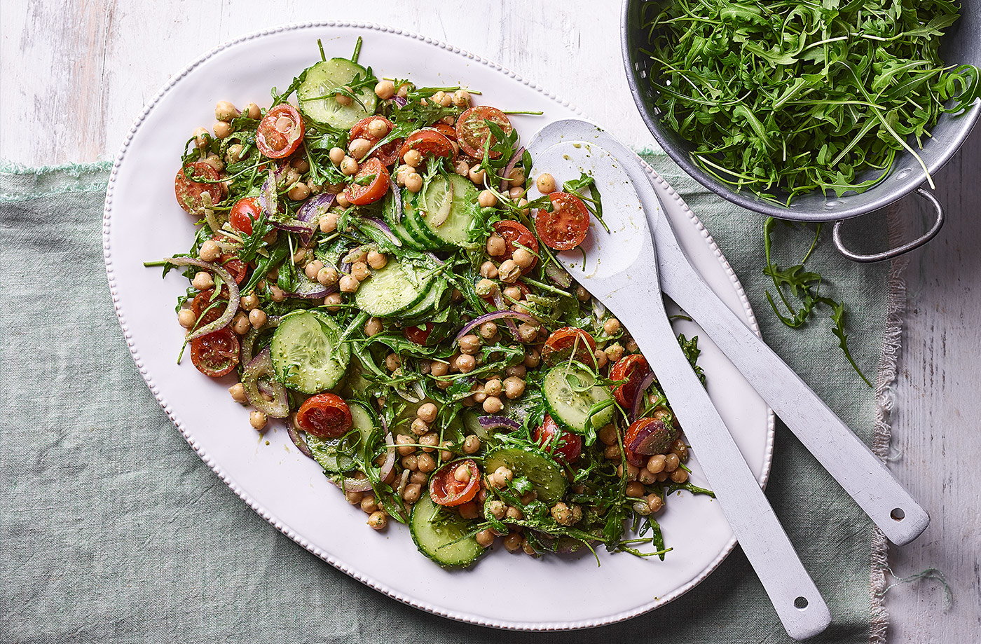 Rocket and chickpea salad with pesto dressing