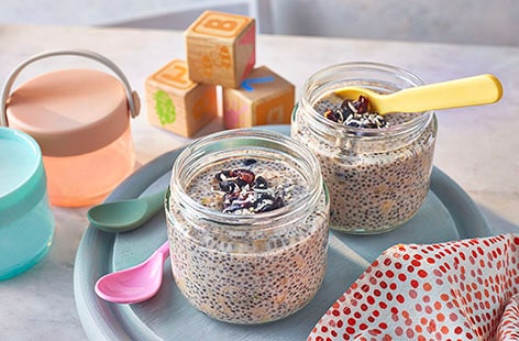 Banana and blueberry chia pots