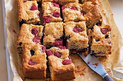 Image of "Apple, berry and yogurt traybake"