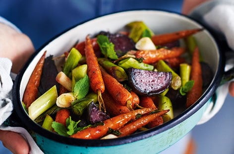 Image of "Baked beets with carrots and leeks"