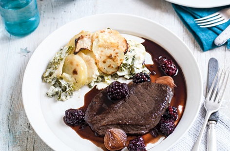 Image of "Venison steaks with sloe gin and blackberry sauce"