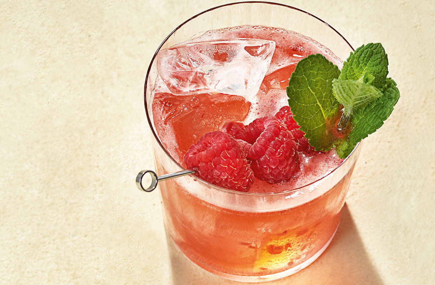 Raspberry, apple and elderflower spritz