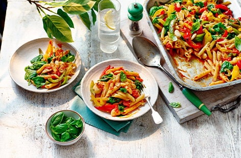 Image of "One-tray baked pepper and butter bean pasta"