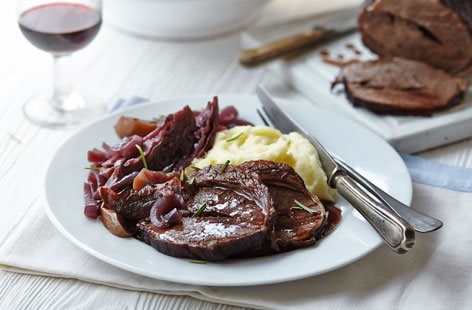 Image of "Red wine braised brisket and red cabbage one-pot"