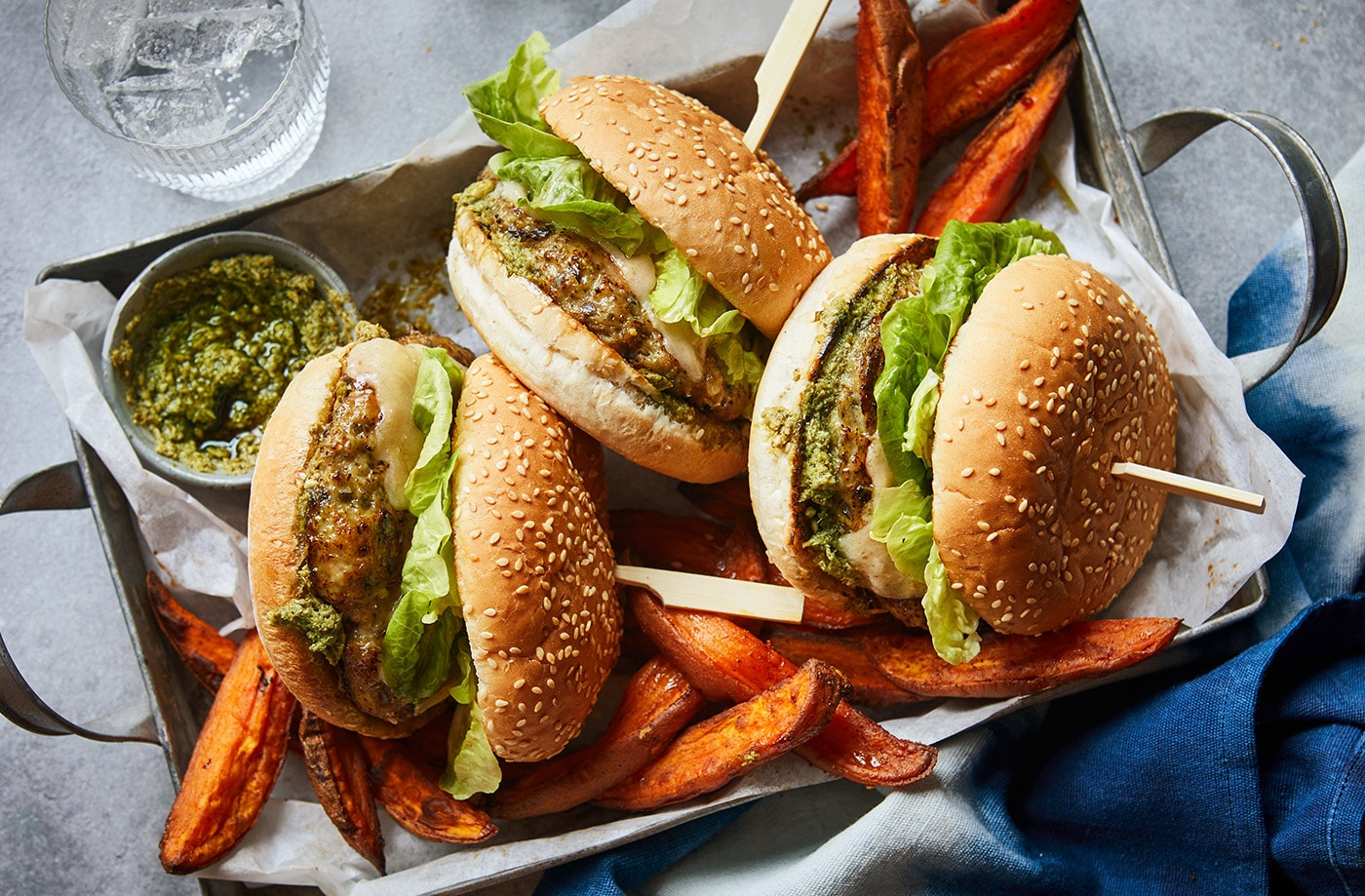Chicken and pesto burgers