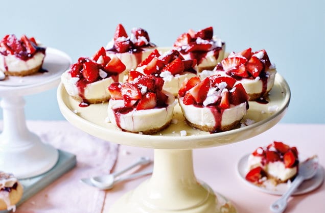 Mini strawberry cheesecakes