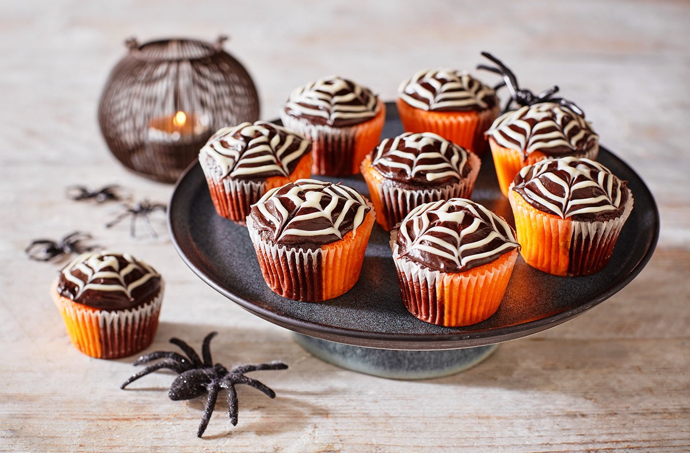 Spiderweb cakes