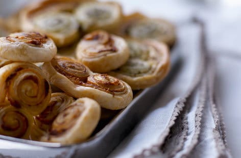 Tomato and pesto palmiers