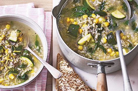 Image of "Brown rice and courgette soup"