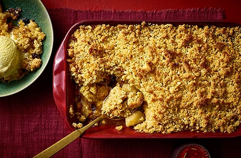 Image of "Tinned pear and mincemeat crumble "