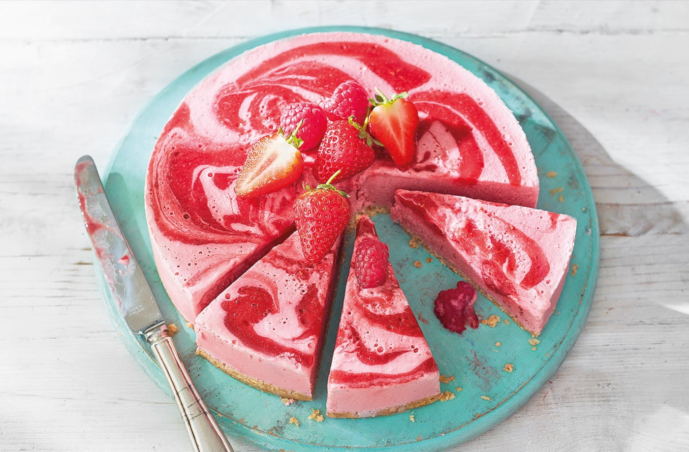 No-bake frozen yogurt cheesecake