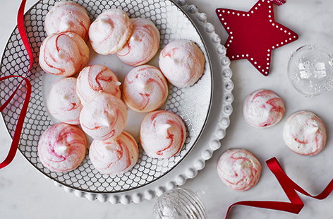 Image of "Vegan meringue kisses"
