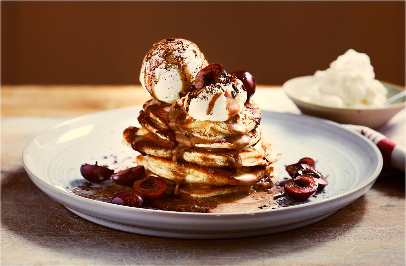 Mocha-caramel pancakes with cherries