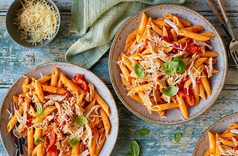 Image of "Creamy red pepper and chicken pasta"