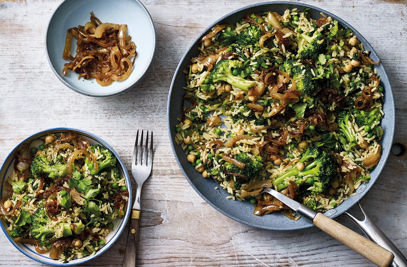 Green biryani with crispy onions