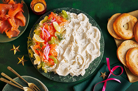 Image of "Smoked salmon and cream cheese board"