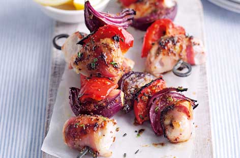 Image of "Turkey and bacon kebabs"