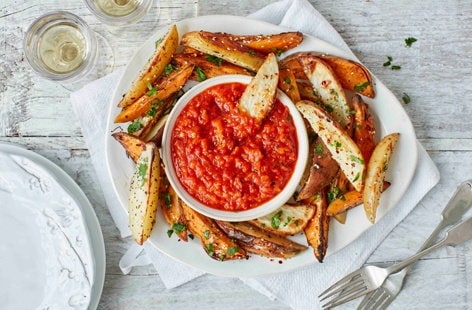 Image of "Chilli and poppy seeded potato chips with smoky red pepper dip"