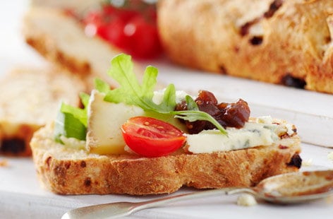 Image of "Gluten-free white bread with sundried tomatoes"