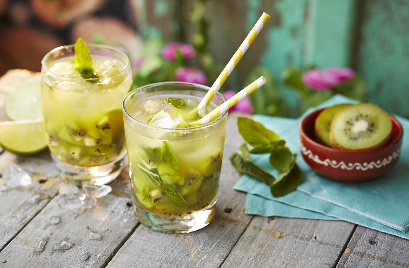 Kiwi and pineapple Caipiroska