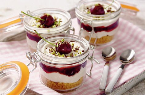 Image of "Cherry cheesecake pots"