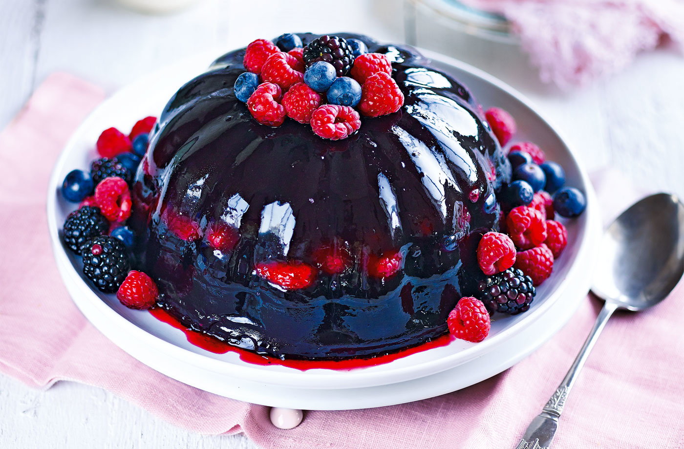 Blackcurrant and cassis jelly with berries