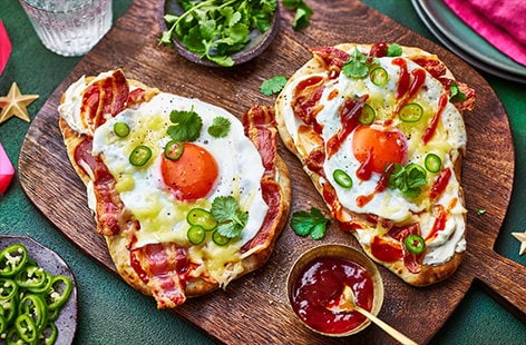 Chilli cheese egg naans