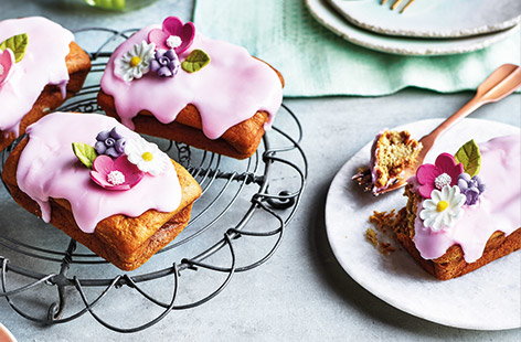 Image of "Mini banana bread cakes"