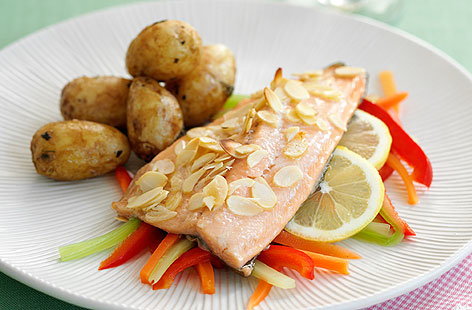Image of "Baked trout with almonds"