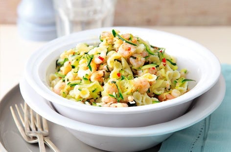 Image of "Garlic and chilli prawns with pasta"