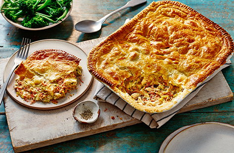Image of "Creamy chicken and ham hock pie"
