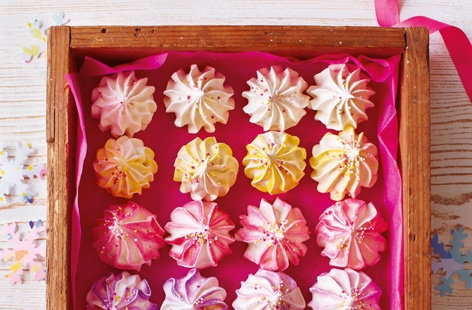 Image of "Meringue kisses"